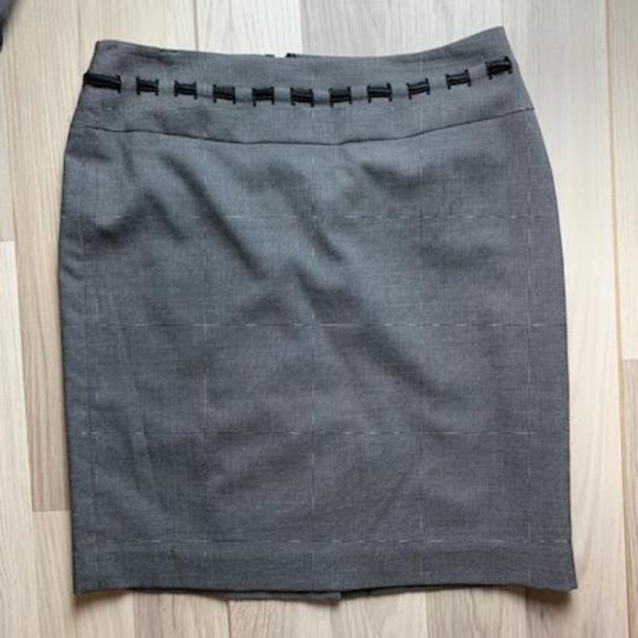 Jones New York Gray Suit Petite 8 - Picture 4 of 6